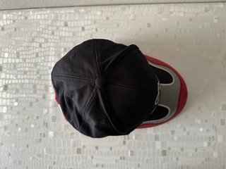 Gorra Mercedes-Benz Negra y Roja