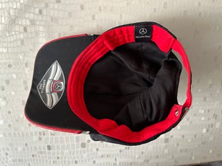 Gorra Mercedes-Benz Negra y Roja