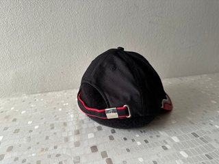 Gorra Mercedes-Benz Negra y Roja