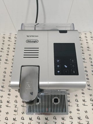 Cafetera Nespresso DeLonghi Latissima Pro