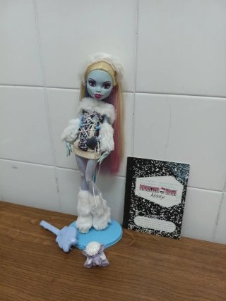 Monster High Abbey Bominable + Accesorios