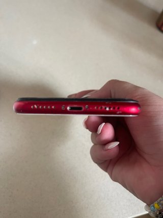 iPhone 11 Blanco y Rojo (PRECIO NEGOCIABLE)