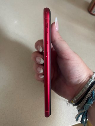 iPhone 11 Blanco y Rojo (PRECIO NEGOCIABLE)