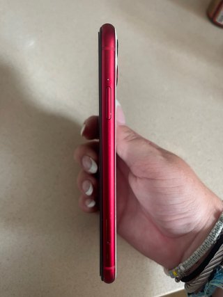 iPhone 11 Blanco y Rojo (PRECIO NEGOCIABLE)