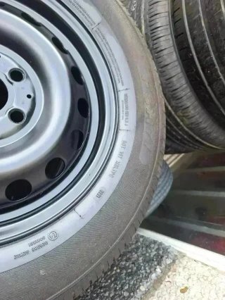 Mercedes Vito 215 65 R15 - Rueda de repuesto