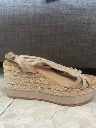 Cuñas Beige y Doradas y2k