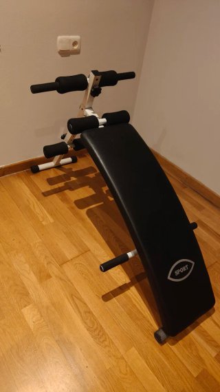 Banco de abdominales ajustable