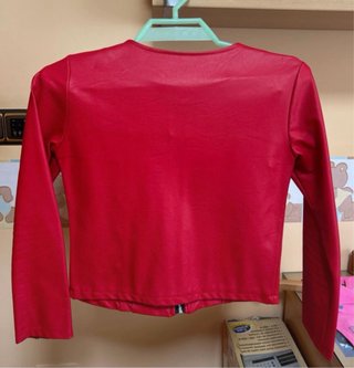 Chaqueta roja cuero con perlas