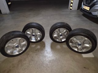 Llantas y Neumáticos Ford
