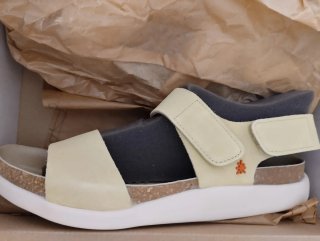 Sandalias ART de hombre nuevas