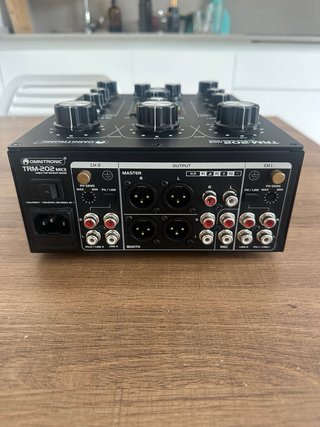 Mesa de mezclas Omnitronic TRM-202 MK3