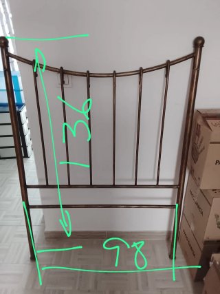 Cabecero de forja marrón y dorado