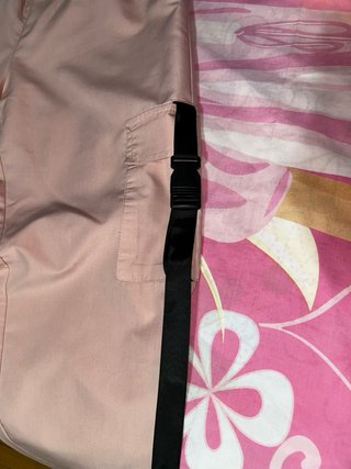 Pantalones cargo rosa tipo cortavientos