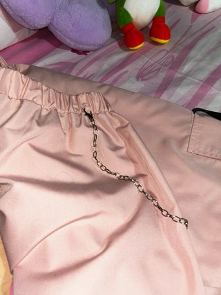 Pantalones cargo rosa tipo cortavientos