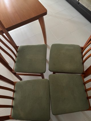 Mesa de comedor de madera