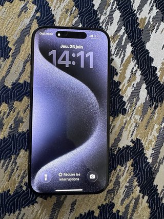 iPhone 15 Pro Negro/Violeta