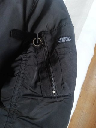 Cazadora bomber Pull&Bear negra chico