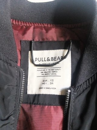 Cazadora bomber Pull&Bear negra chico