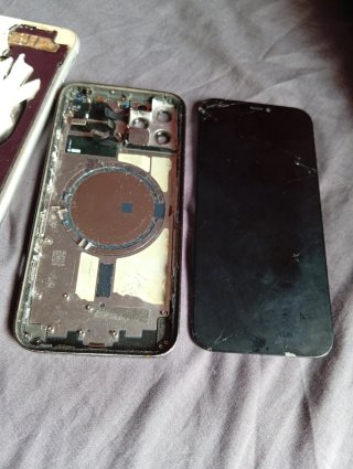 iPhone 12 Pro / 13 Pro (Pantalla Rota)