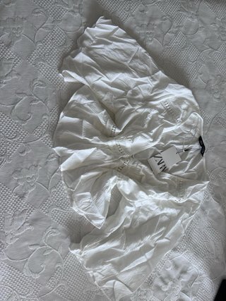 Camisa Zara blanca con diseño