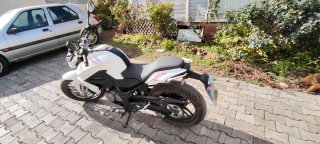 Hanway 125 Naked Blanca y Negra