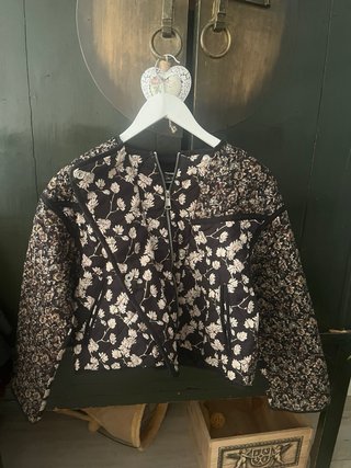 Chaqueta acolchada estampada