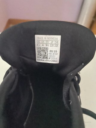 Zapatillas Adidas Negras y Blancas