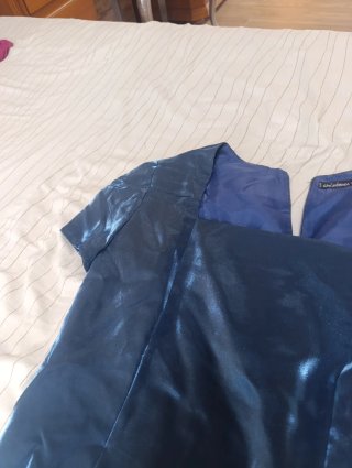 Blusa azul eléctrico