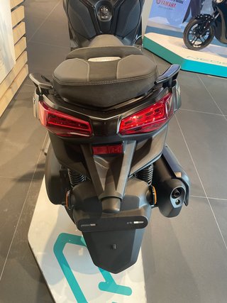 Yamaha XMAX 300 TECH MAX 2024 Negra