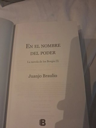En el nombre del poder