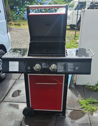 Barbacoa Negra y Roja