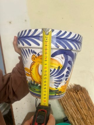Maceta de barro decorada
