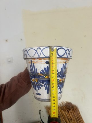 Maceta de barro decorada