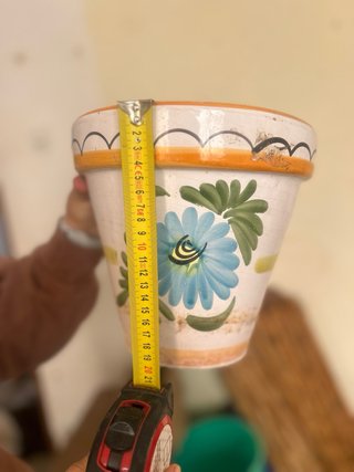 Maceta de barro decorada