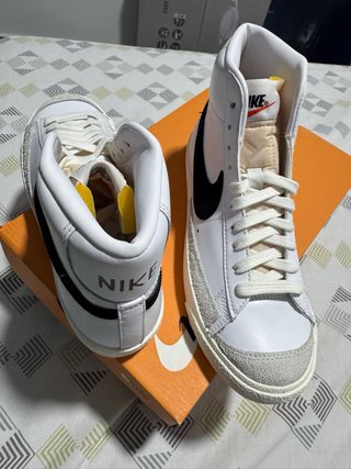Nike Blazer Mid '77 VNTG Blancas y Negras