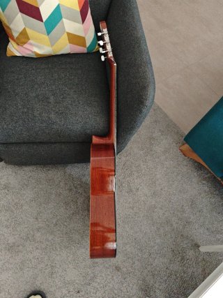 Guitarra clásica Admira + funda, cuerdas y cejilla