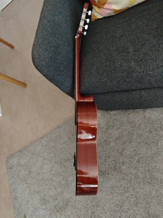 Guitarra clásica Admira + funda, cuerdas y cejilla