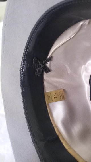Sombrero gris de lana con pluma talla 59