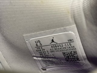 Zapatillas Jordan Blancas y Moradas
