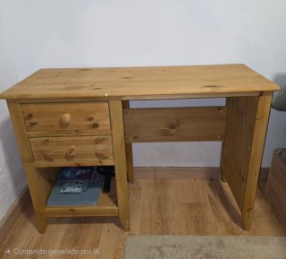 Escritorio de madera con cajones