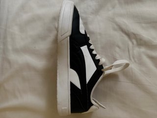 Zapatillas Puma Blancas y Negras