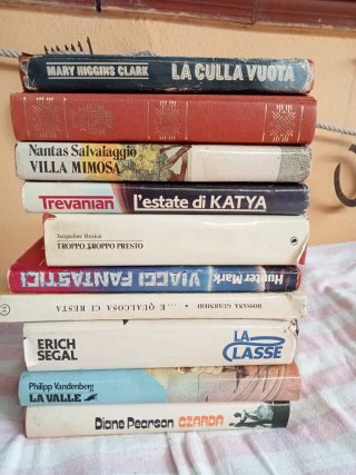 Lotto di 10 libri romanzi italiani