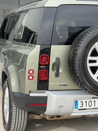 Land Rover Defender 2.0 D240 SD4 Auto 4WD