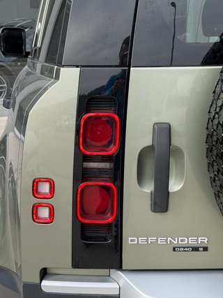 Land Rover Defender 2.0 D240 SD4 Auto 4WD