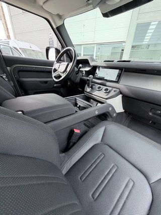 Land Rover Defender 2.0 D240 SD4 Auto 4WD