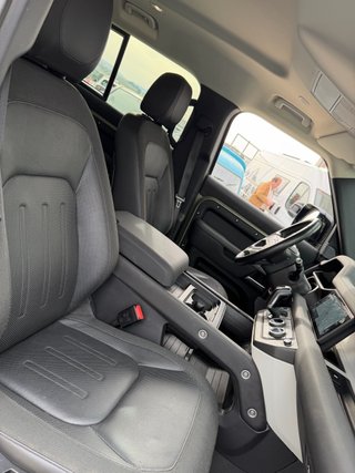 Land Rover Defender 2.0 D240 SD4 Auto 4WD