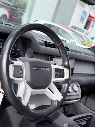 Land Rover Defender 2.0 D240 SD4 Auto 4WD