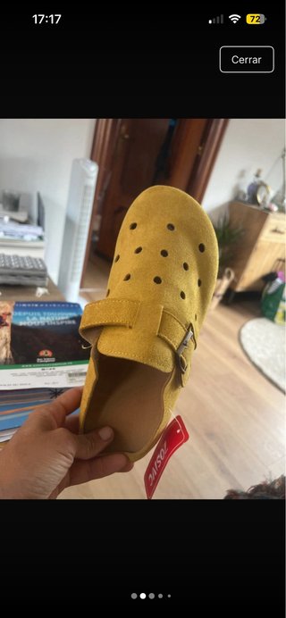 Zueco amarillo con hebilla