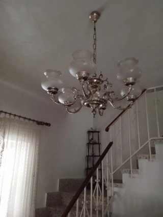 Elegante lámpara de techo plateada
