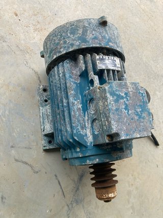 Motor trifásico 7.5 HP
